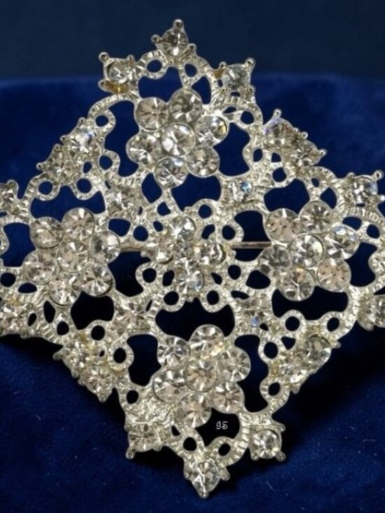 Large 1960s Silver Filigree Rhinestone Brooch • Floral Lace Design - Picture 11 of 12